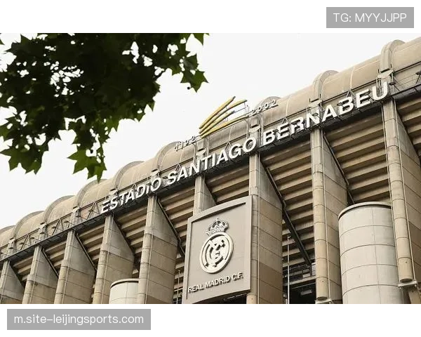 皇马中场调度精准 横向转移最大化利用球场宽度